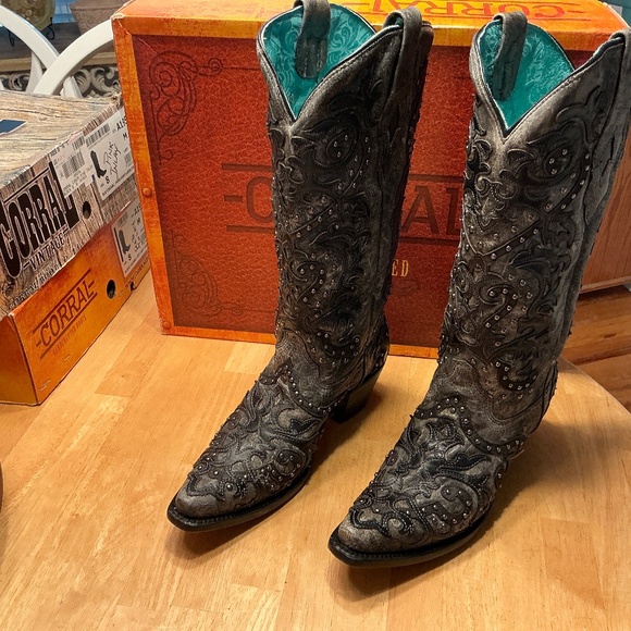 Corral Shoes - Corral LD Black Overlay & Emboidery & Studs